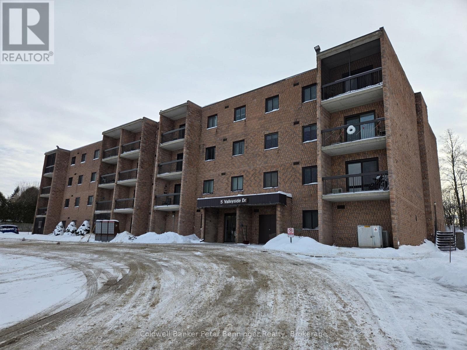 305 - 5 VALLEYSIDE DRIVE — Brockton, Ontario - Main photo