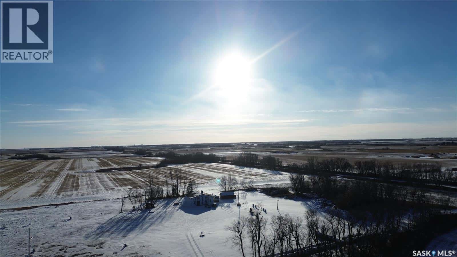 15 MIN NW FROM YORKTON ACREAGE