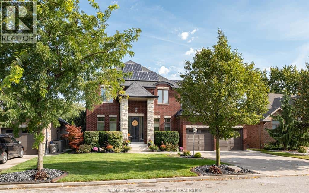 425 Superior — LaSalle, Ontario - Photo 2 of 40