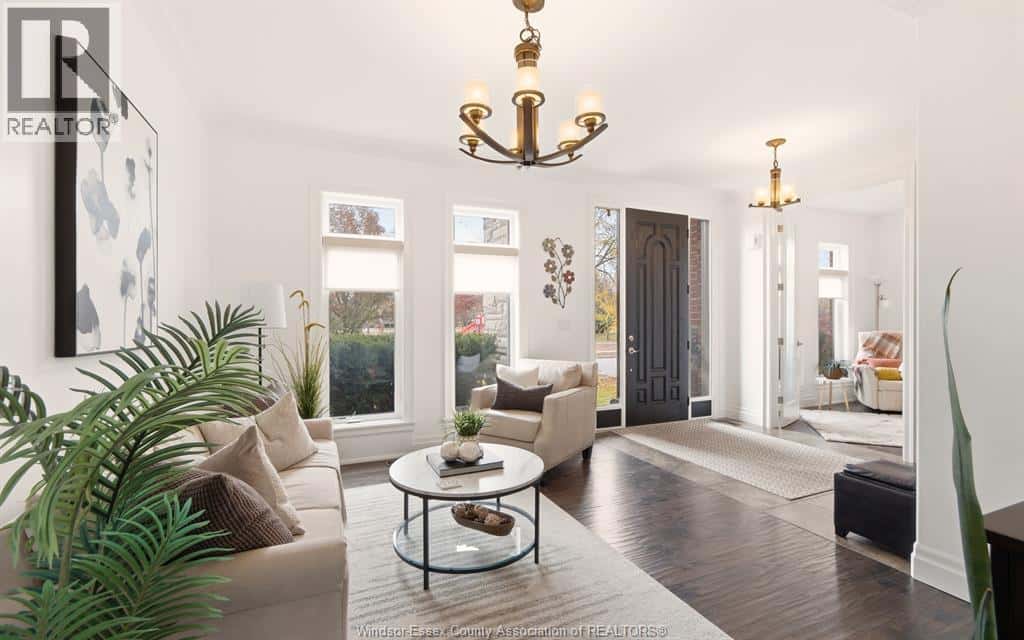 425 Superior — LaSalle, Ontario - Photo 4 of 40