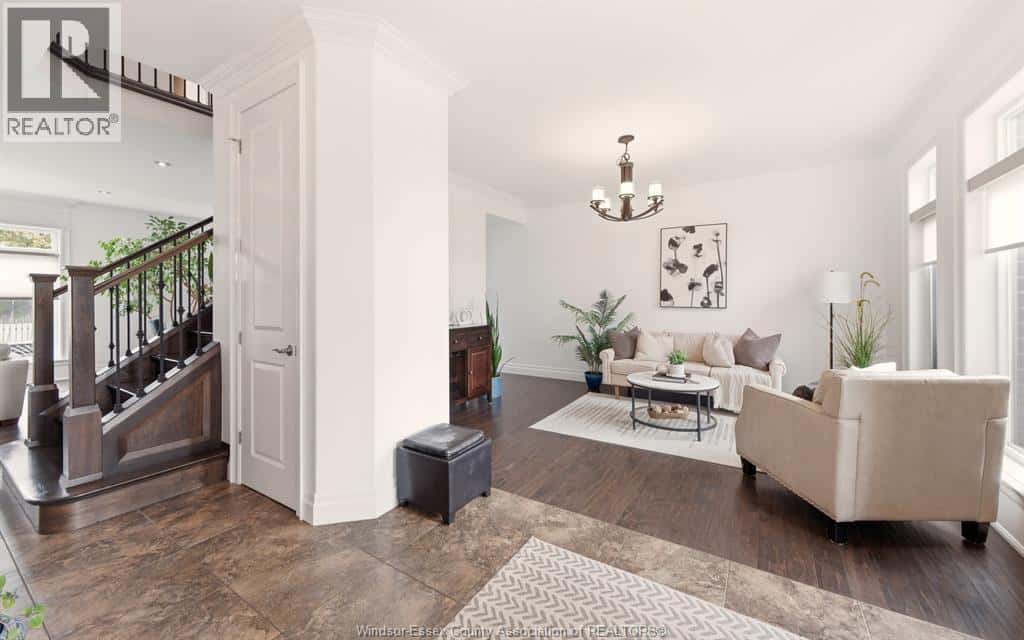 425 Superior — LaSalle, Ontario - Photo 3 of 40