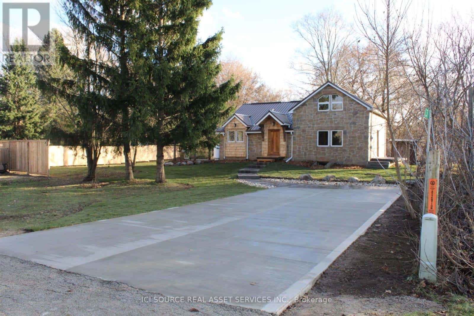 131 ORR STREET — Chatsworth, Ontario - Photo 2 of 32