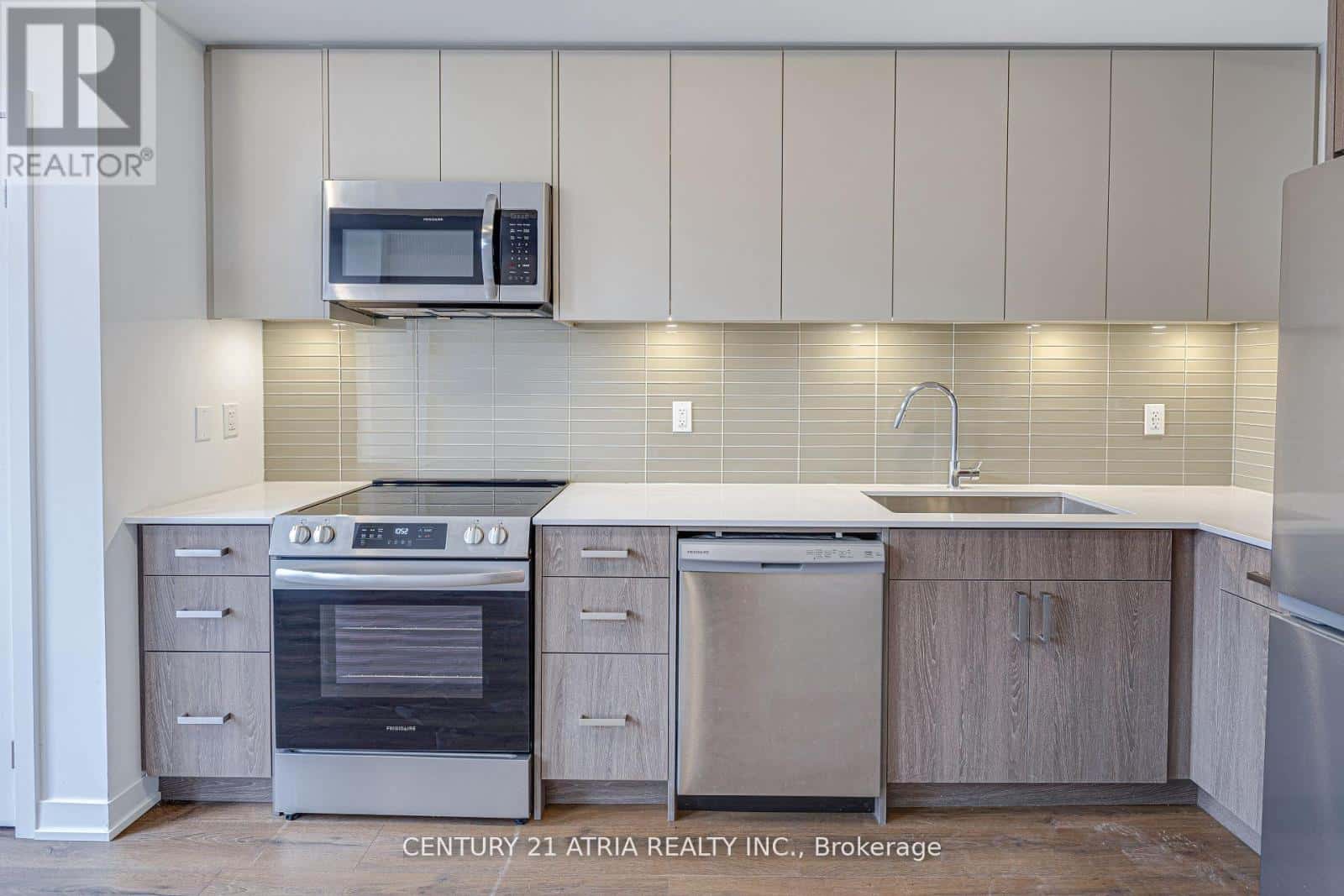 28 TURTLE ISLAND ROAD — Toronto (Englemount-Lawrence), Ontario - Photo 2 of 29