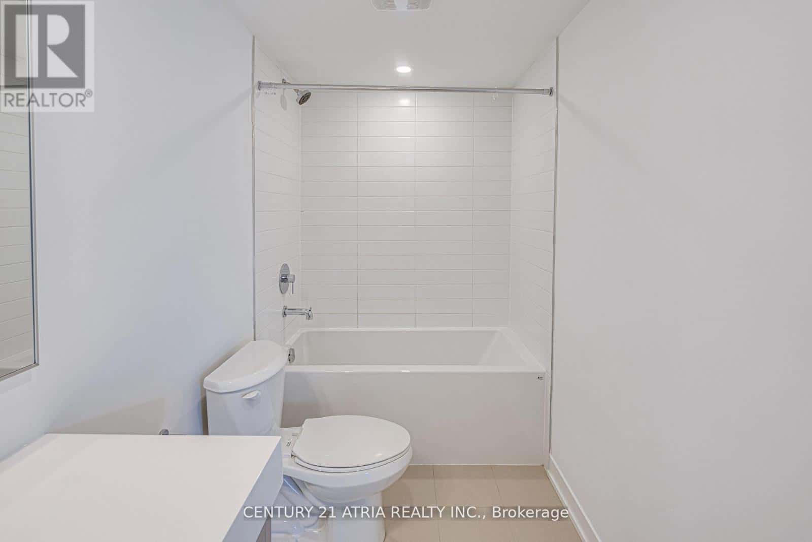 28 TURTLE ISLAND ROAD — Toronto (Englemount-Lawrence), Ontario - Photo 3 of 29