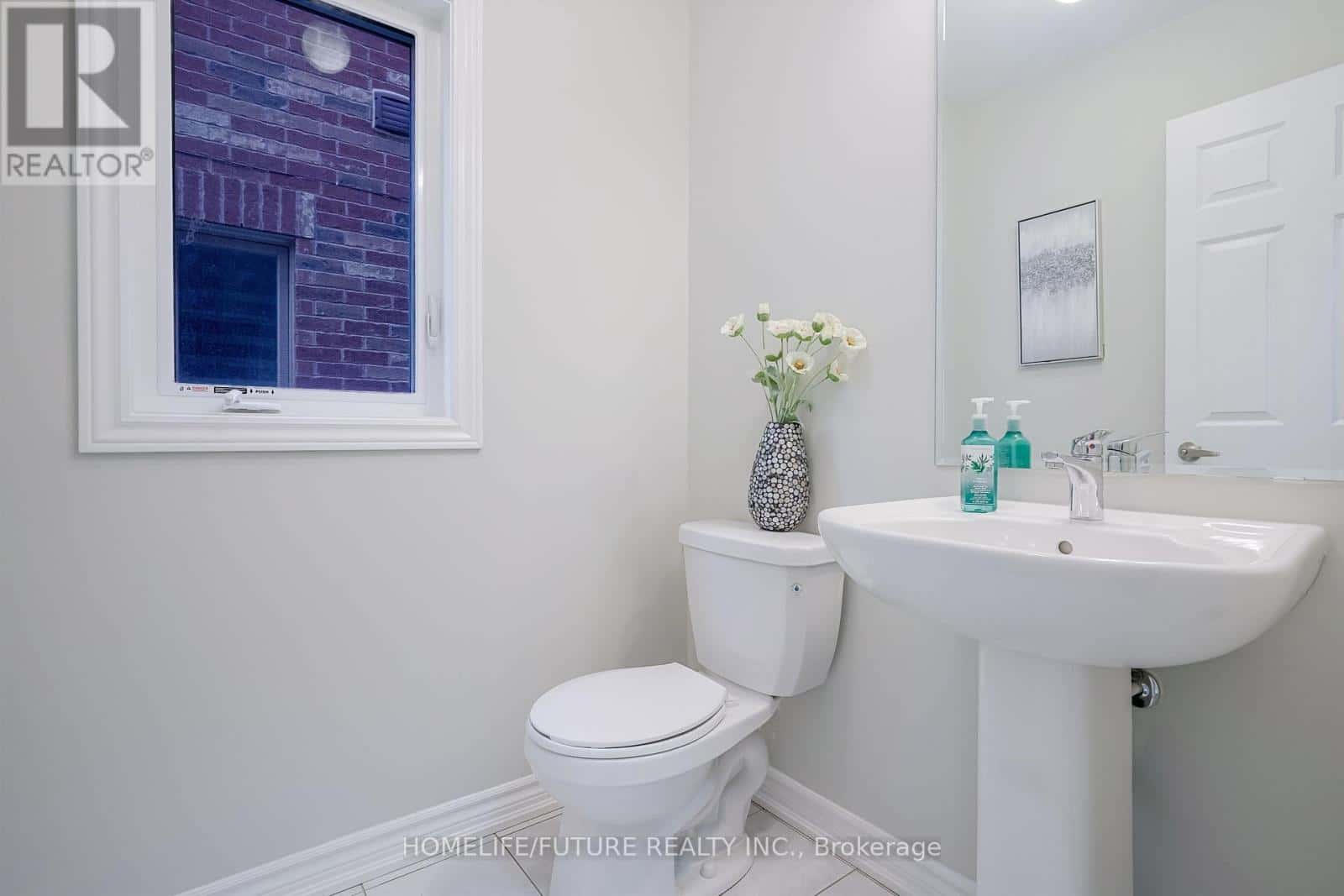 1297 APOLLO STREET — Oshawa (Eastdale), Ontario - Photo 5 of 50