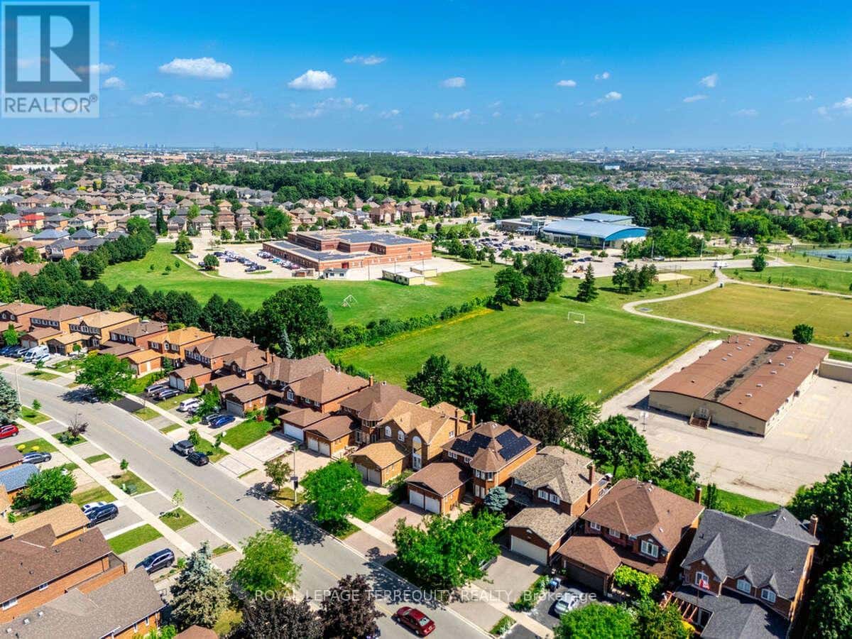 5275 THORNWOOD DRIVE — Mississauga (Hurontario), Ontario - Photo 4 of 46