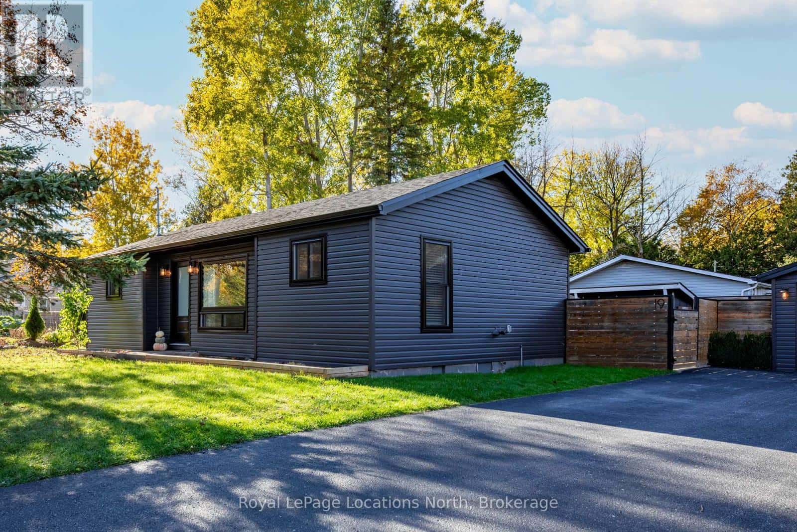 19 DELL PARR AVENUE — Collingwood, Ontario - Photo 3 of 40