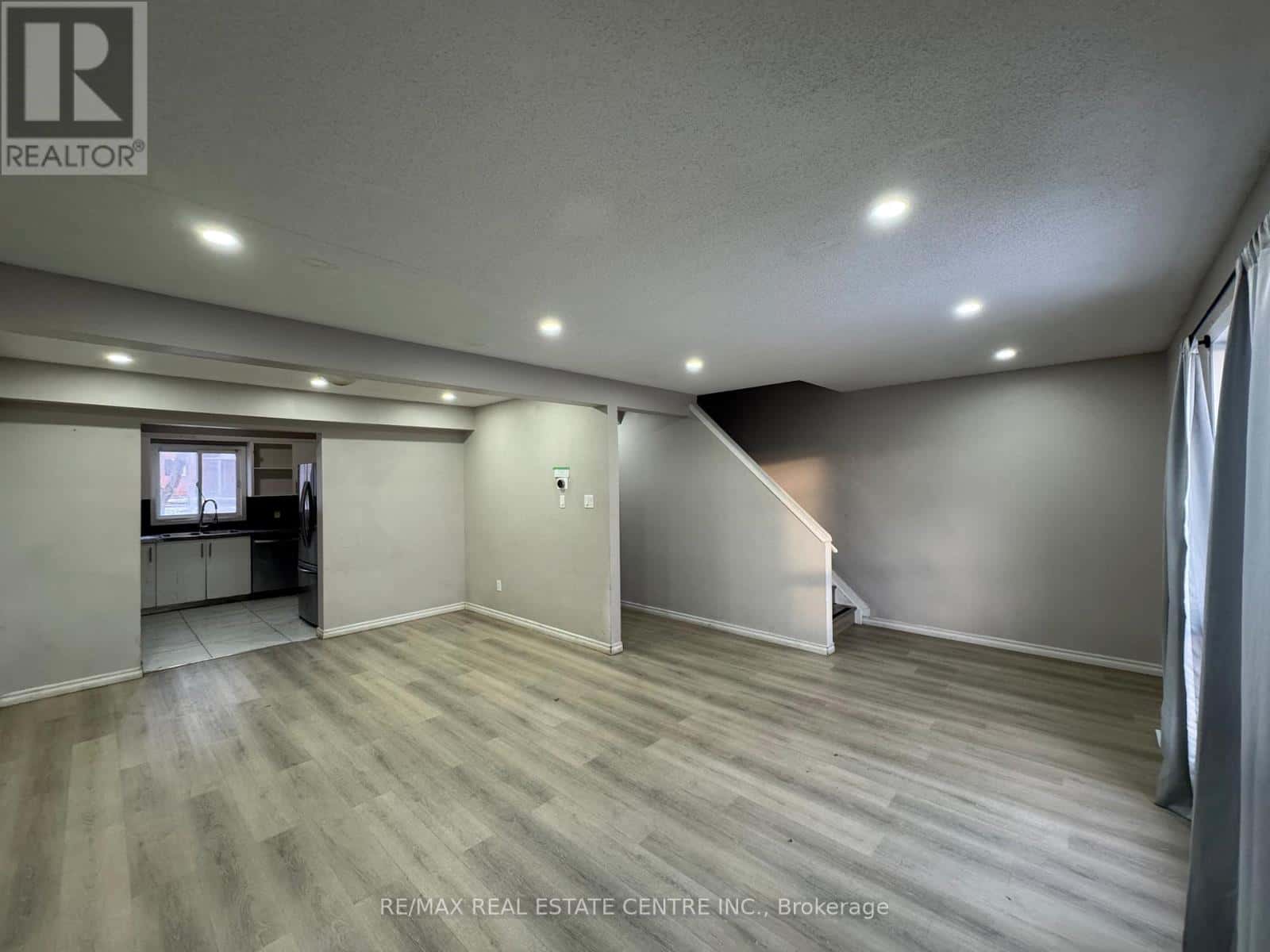 34 - 190 FLEMING DRIVE — London East (East D), Ontario - Photo 4 of 32