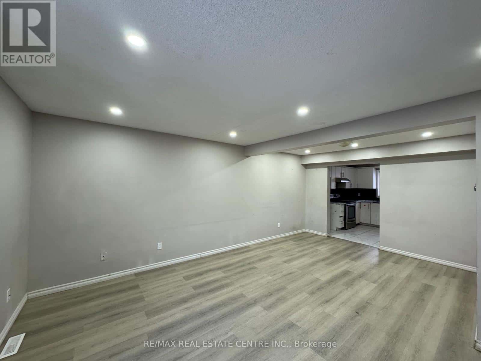 34 - 190 FLEMING DRIVE — London East (East D), Ontario - Photo 2 of 32