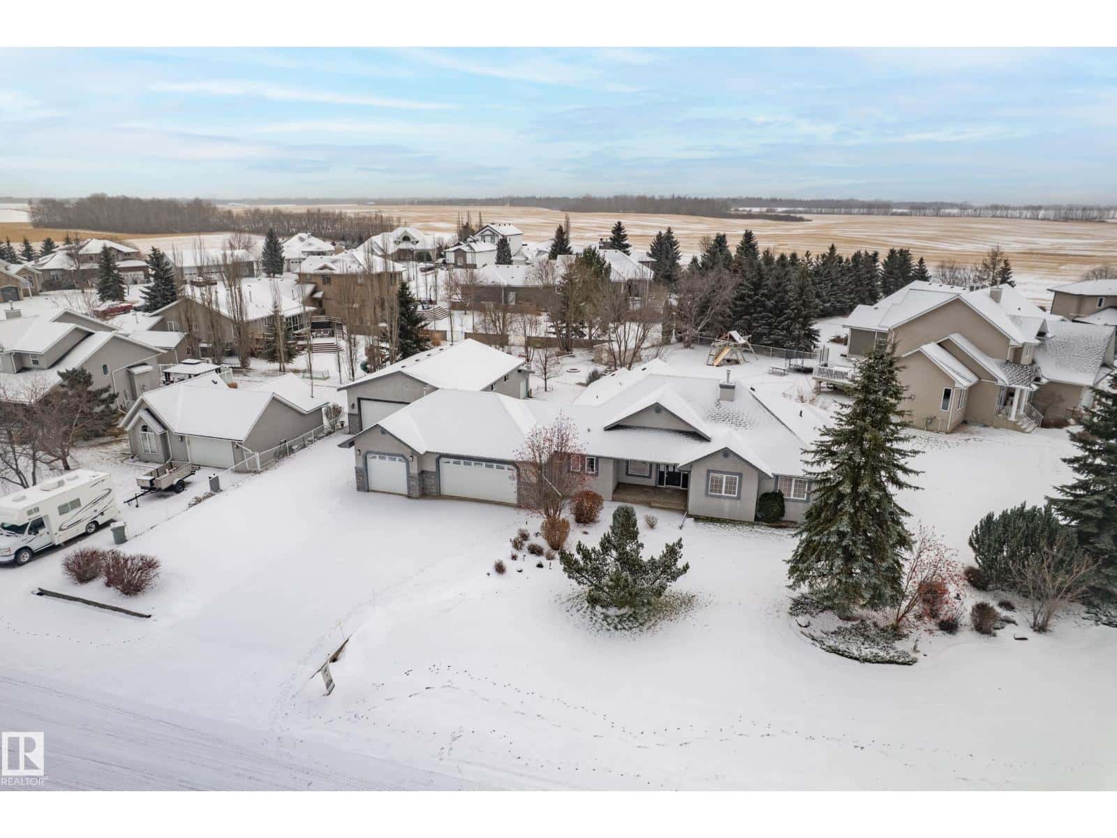 19 COUNTRY LN — Stony Plain, Alberta - Photo 5 of 62