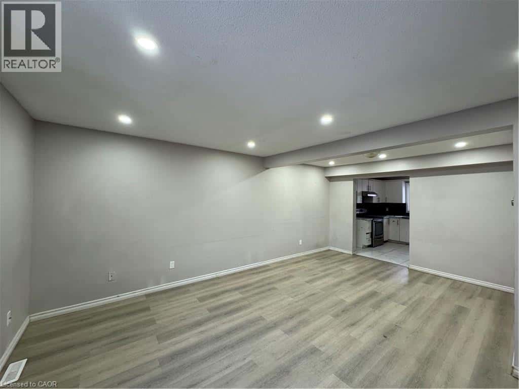 190 FLEMING Drive Unit# 34 — London, Ontario - Photo 2 of 32