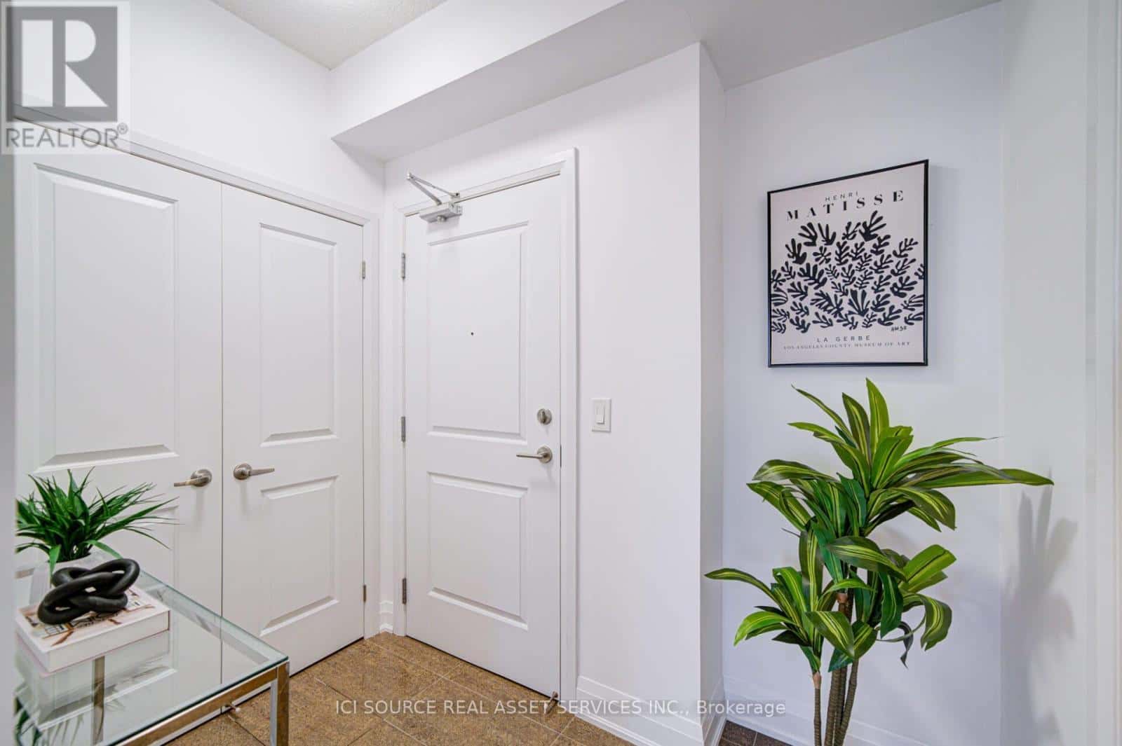 919 - 12 WOODSTREAM BOULEVARD — Vaughan (Vaughan Grove), Ontario - Photo 5 of 41