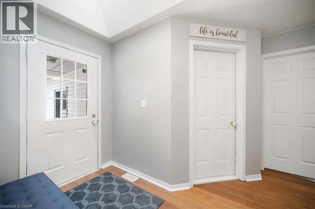 33 THOMPSON Drive — Port Dover, Ontario - Photo 4 of 28