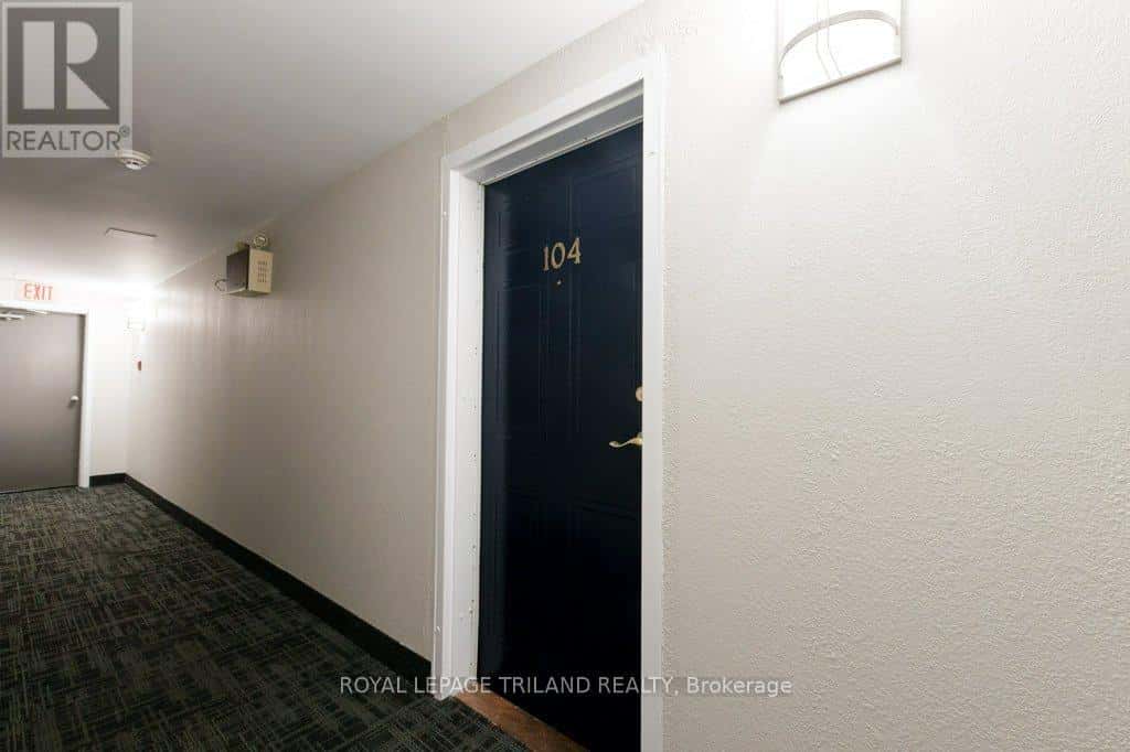 104 - 729 DEVERON CRESCENT — London South (South T), Ontario - Photo 3 of 36