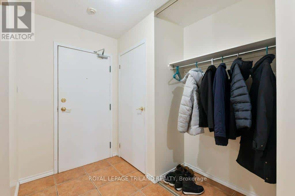 104 - 729 DEVERON CRESCENT — London South (South T), Ontario - Photo 4 of 36