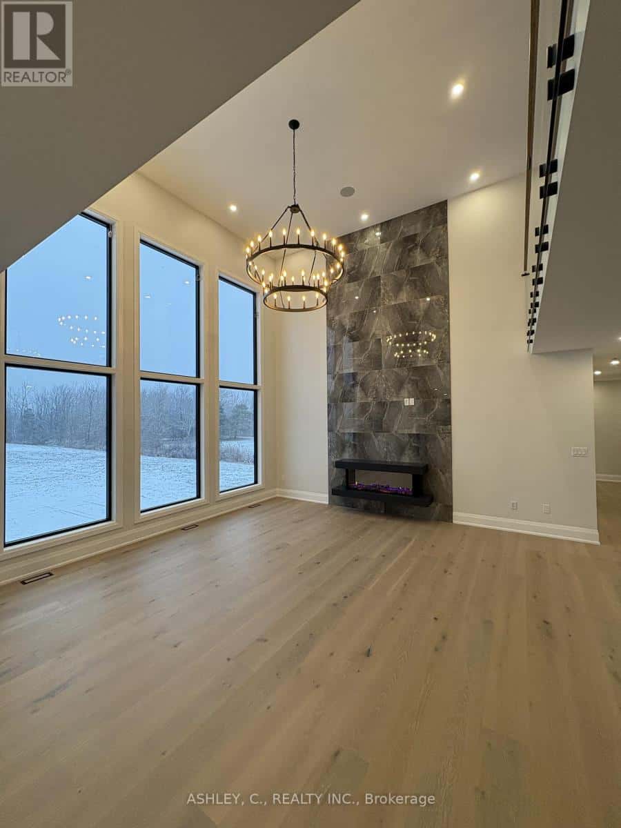 256 MOUNTAIN ROAD — Grimsby (Grimsby Escarpment), Ontario - Photo 2 of 32