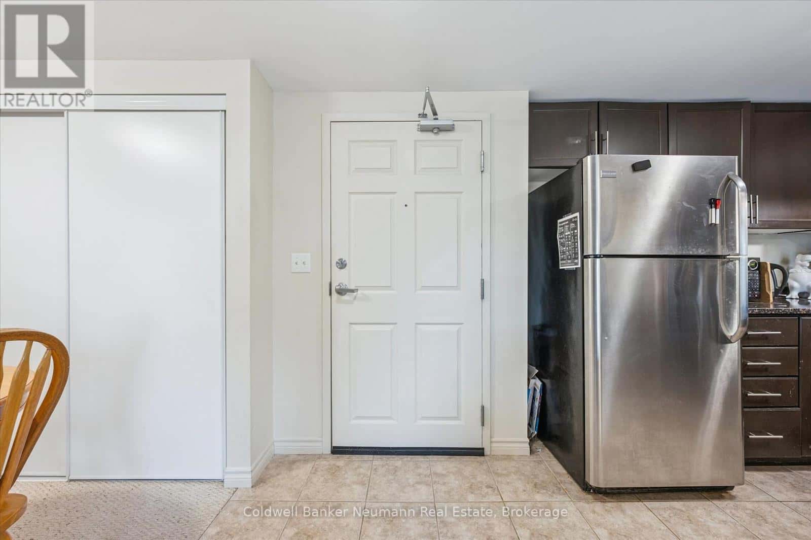 406 - 45 KINGSBURY SQUARE — Guelph (Pineridge/Westminster Woods), Ontario - Photo 4 of 26