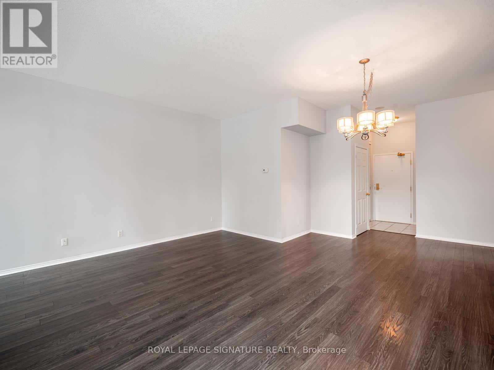 102 - 5 EMERALD LANE — Vaughan (Crestwood-Springfarm-Yorkhill), Ontario - Photo 5 of 33