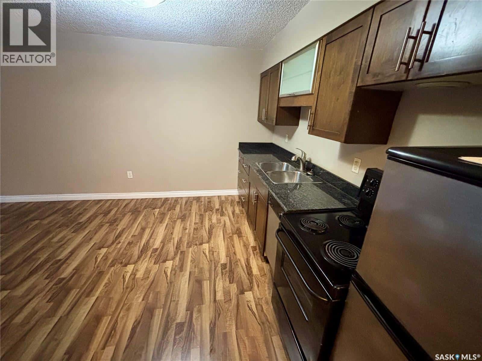 10 104 104th STREET W — Saskatoon, Saskatchewan - Photo 3 of 13