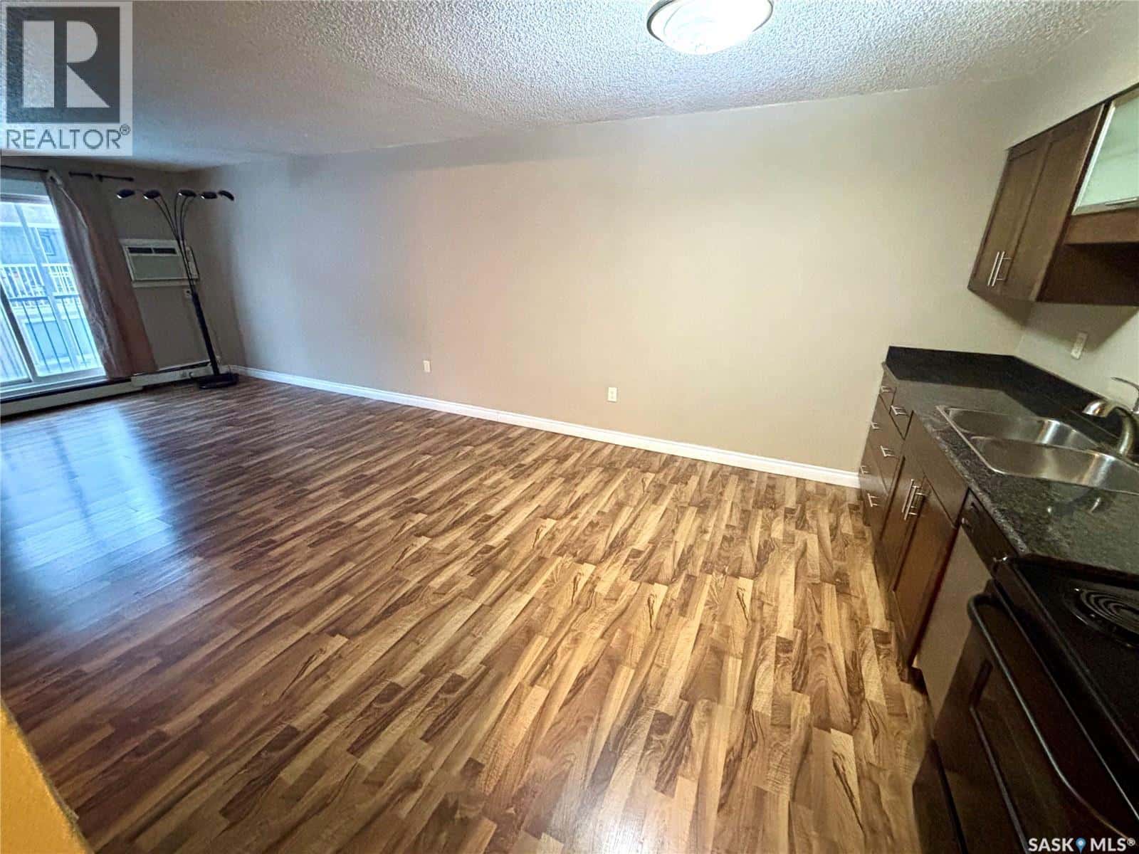 10 104 104th STREET W — Saskatoon, Saskatchewan - Photo 4 of 13