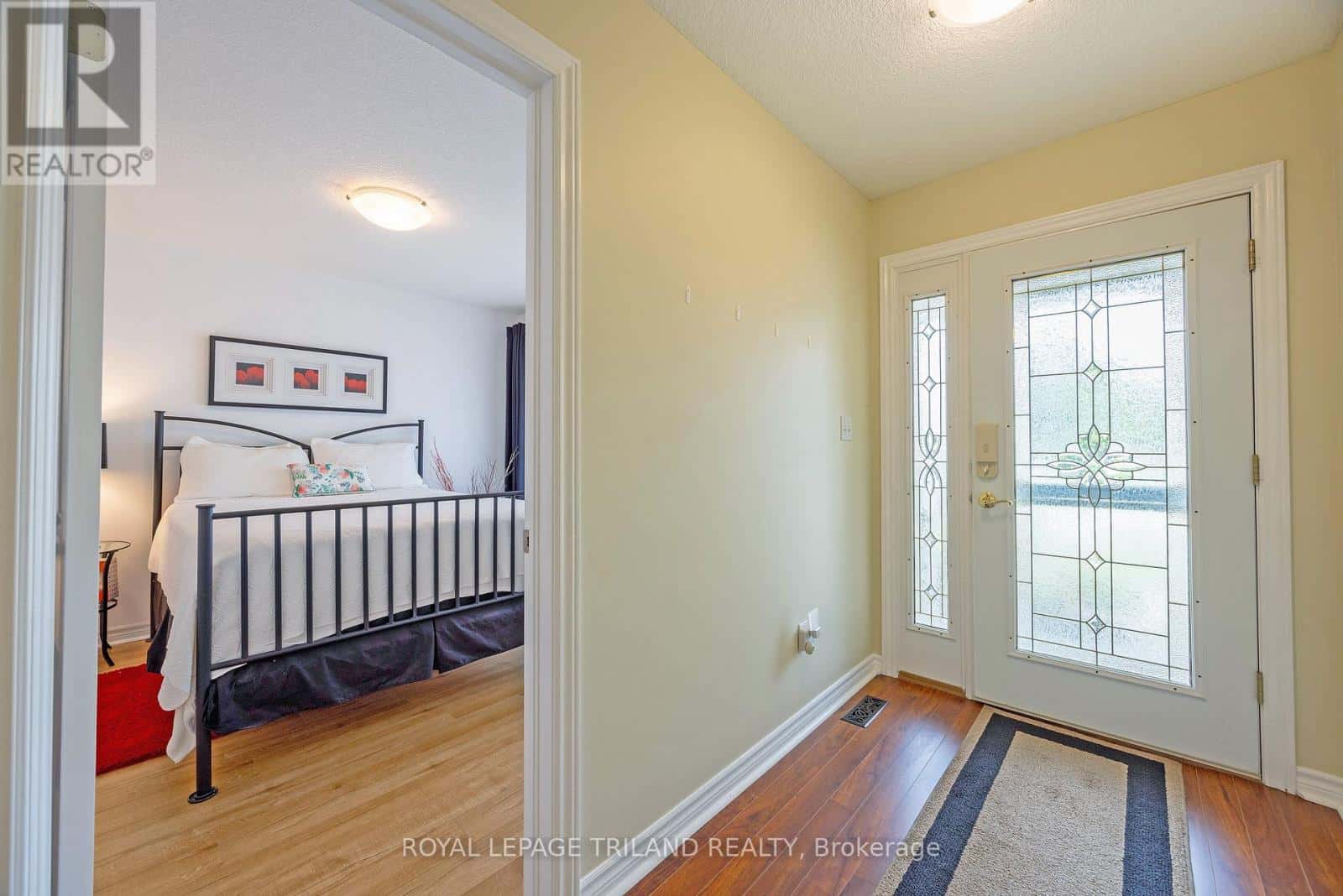 18 COLEMAN COURT — St. Thomas, Ontario - Photo 4 of 35