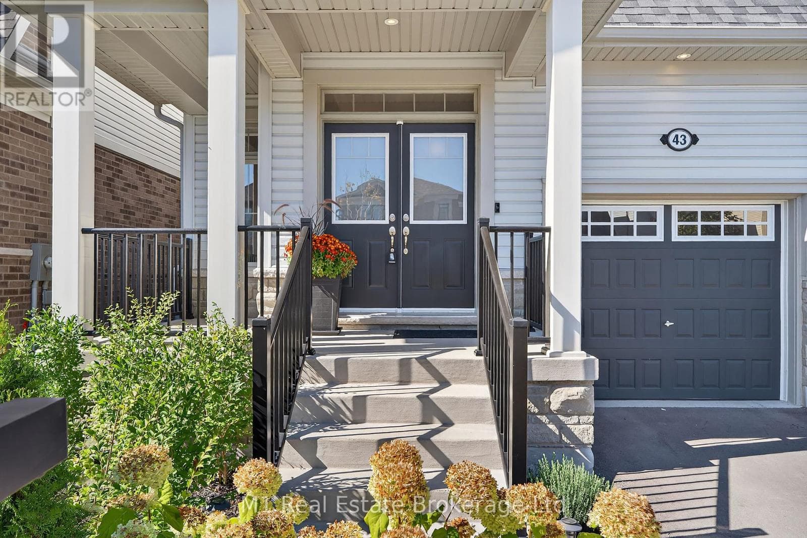 43 HARPIN WAY W — Centre Wellington (Fergus), Ontario - Main photo