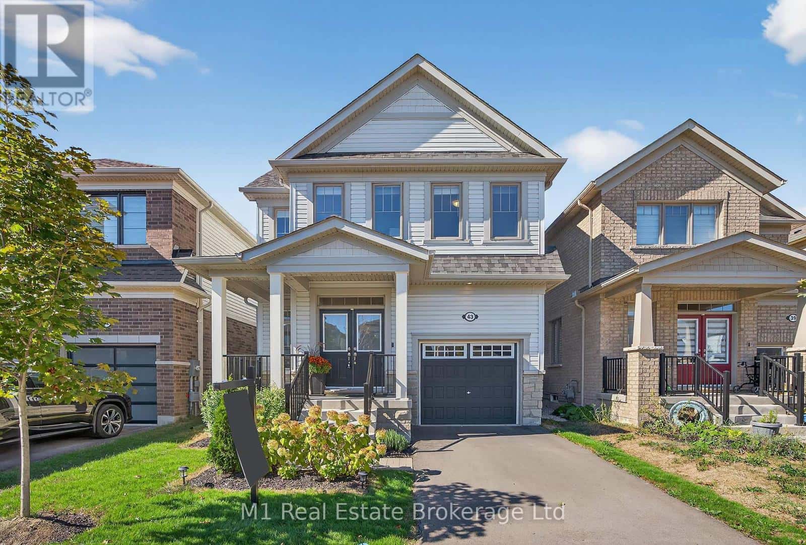 43 HARPIN WAY W — Centre Wellington (Fergus), Ontario - Photo 2 of 39