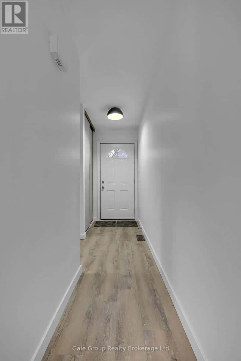 6 - 125 BAY STREET — Woodstock (Woodstock - South), Ontario - Photo 2 of 35