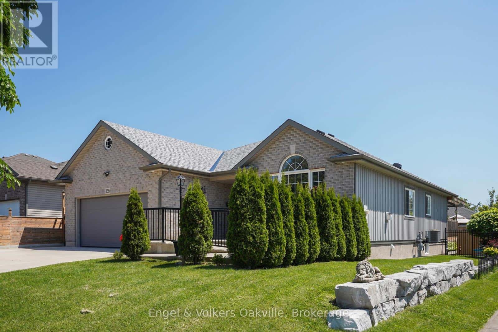 339 WELLBROOK AVENUE — Welland (Prince Charles), Ontario - Photo 3 of 28