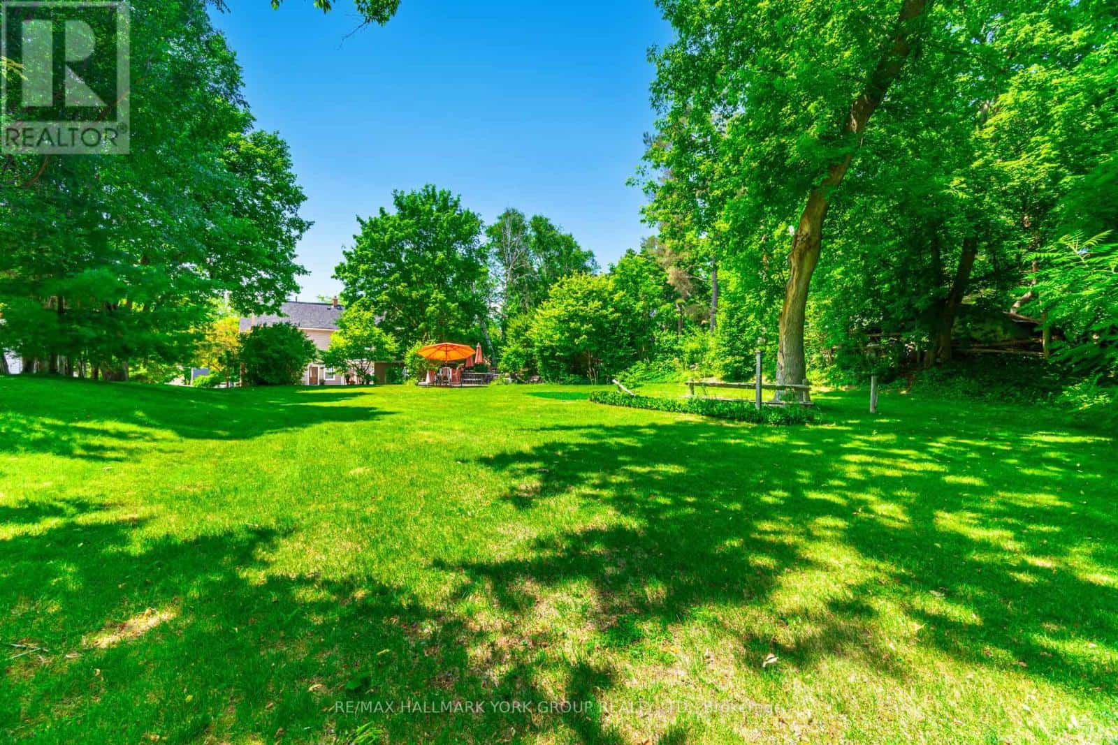 390 MAIN STREET — King (Schomberg), Ontario - Photo 2 of 43