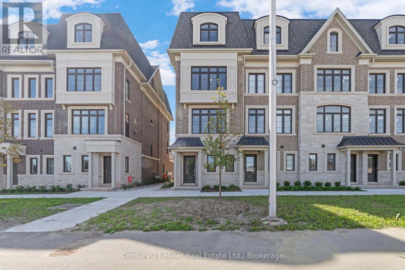 43 - 2140 TRAFALGAR ROAD — Oakville (RO River Oaks), Ontario - Photo 2 of 38