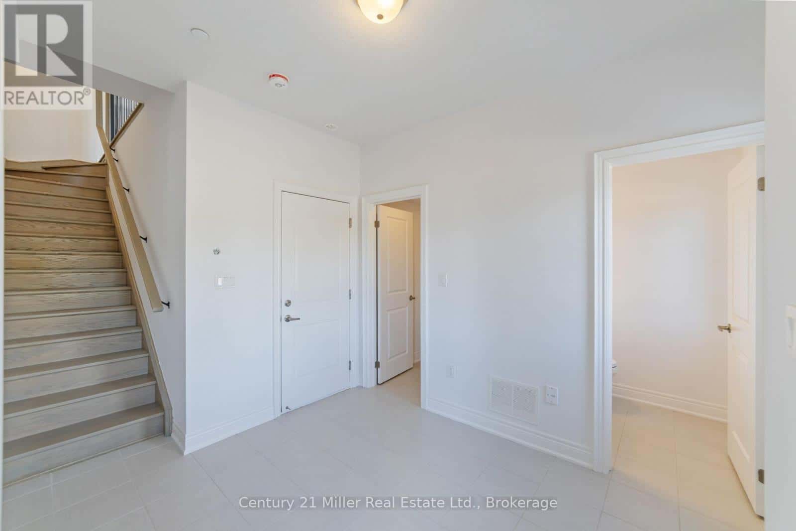 43 - 2140 TRAFALGAR ROAD — Oakville (RO River Oaks), Ontario - Photo 3 of 38