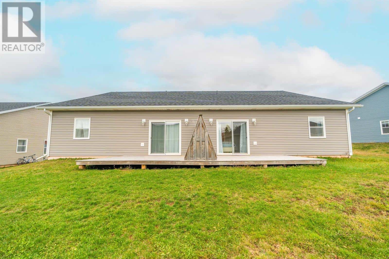 33 AIDAN Street — Charlottetown, Prince Edward Island - Photo 4 of 17