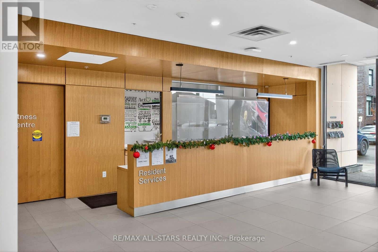 220 - 1800 SIMCOE STREET N — Oshawa (Samac), Ontario - Photo 2 of 23