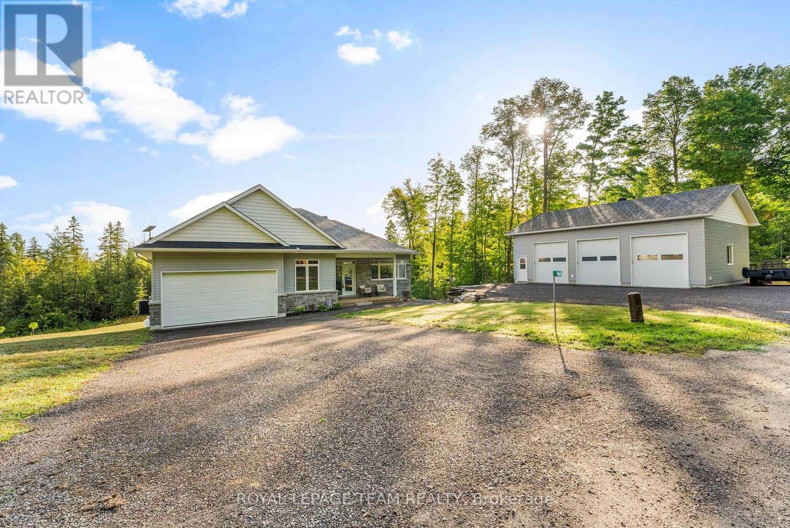 44 MORNING FLIGHT COURT — Greater Madawaska, Ontario - Photo 3 of 42