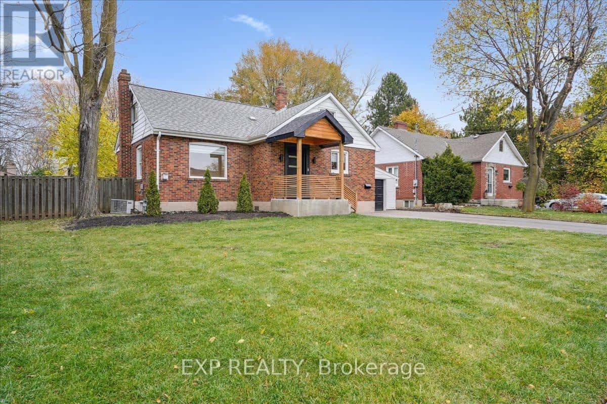 10 HAROLD STREET — Brampton (Downtown Brampton), Ontario - Photo 2 of 37