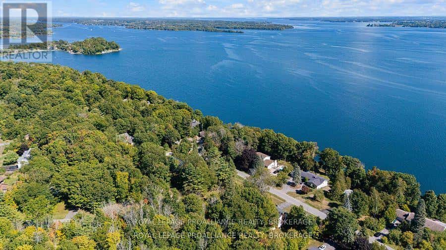 40 RIVERSIDE DRIVE — Kingston (Kingston East (Incl CFB Kingston)), Ontario - Photo 3 of 10