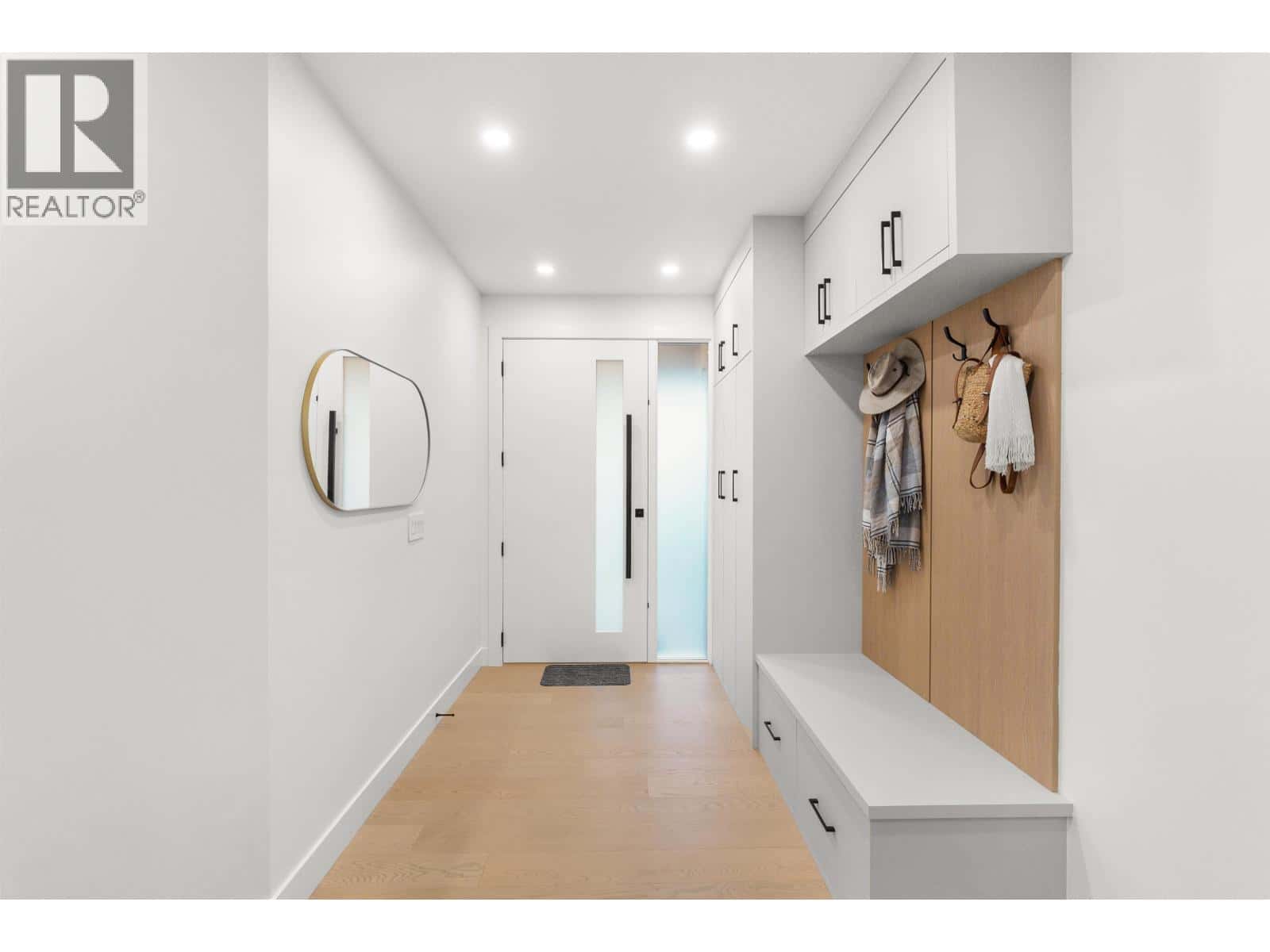 4810 42A AVENUE — Delta, British Columbia - Photo 2 of 40