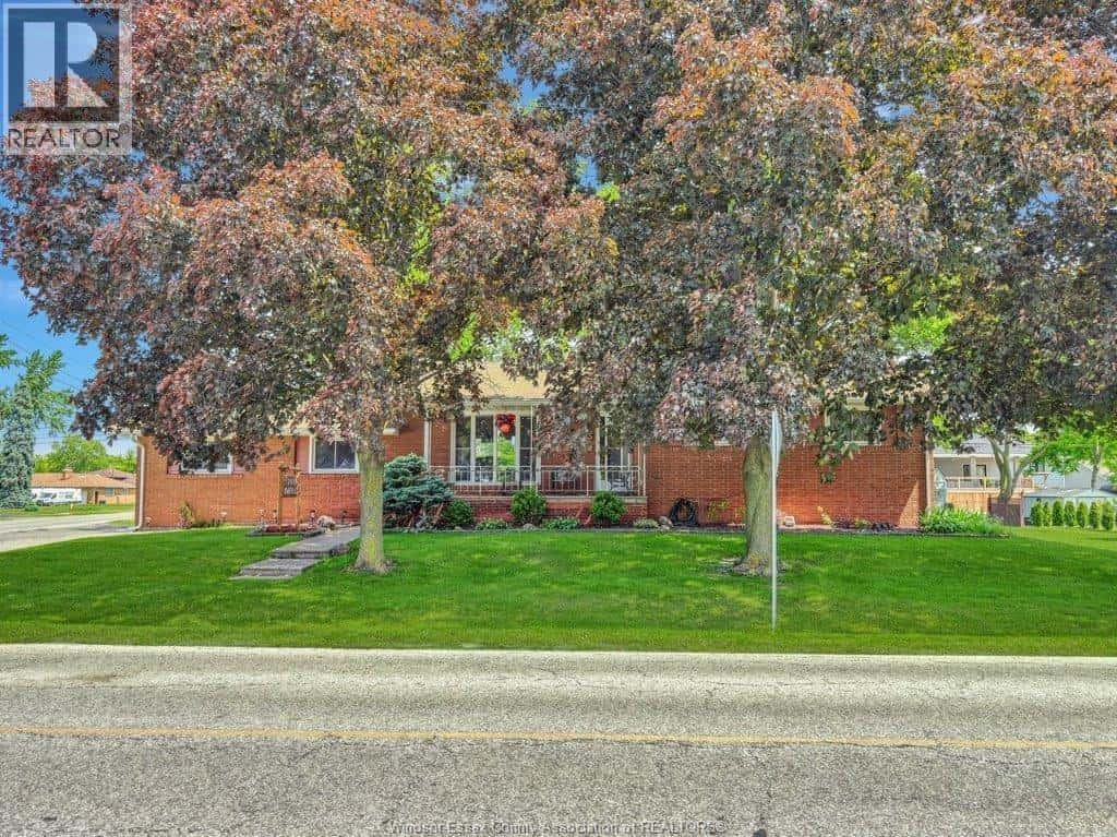 305 MAPLE AVENUE — LaSalle, Ontario - Photo 2 of 30