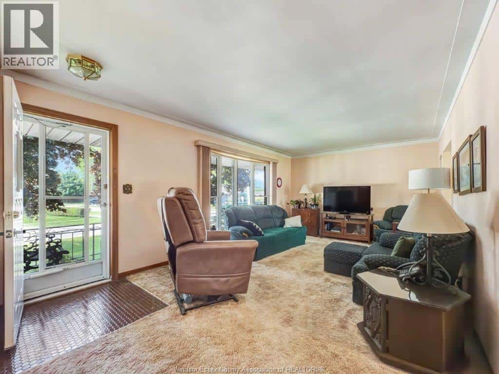 305 MAPLE AVENUE — LaSalle, Ontario - Photo 4 of 30