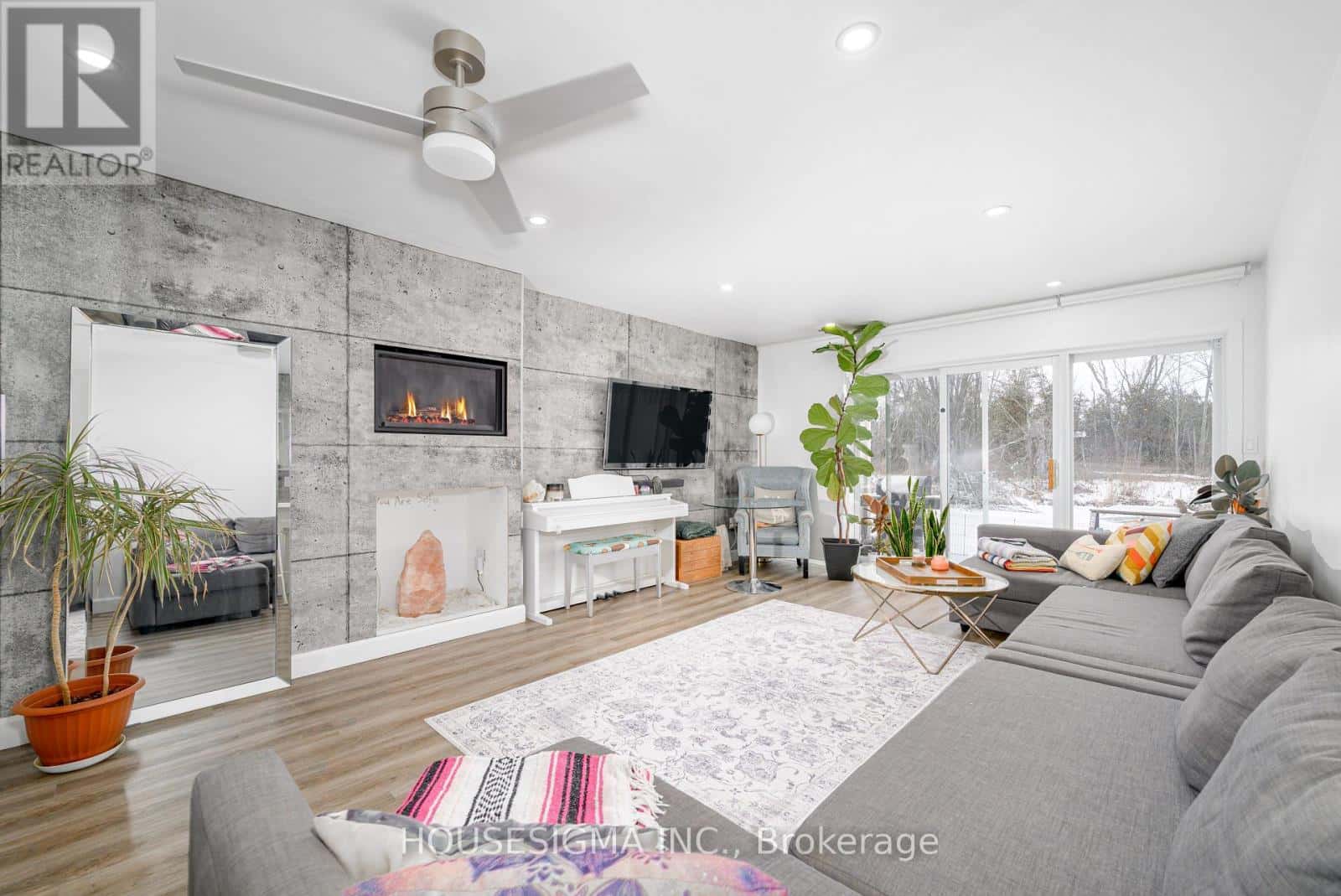 4 Paradise Boulevard 19