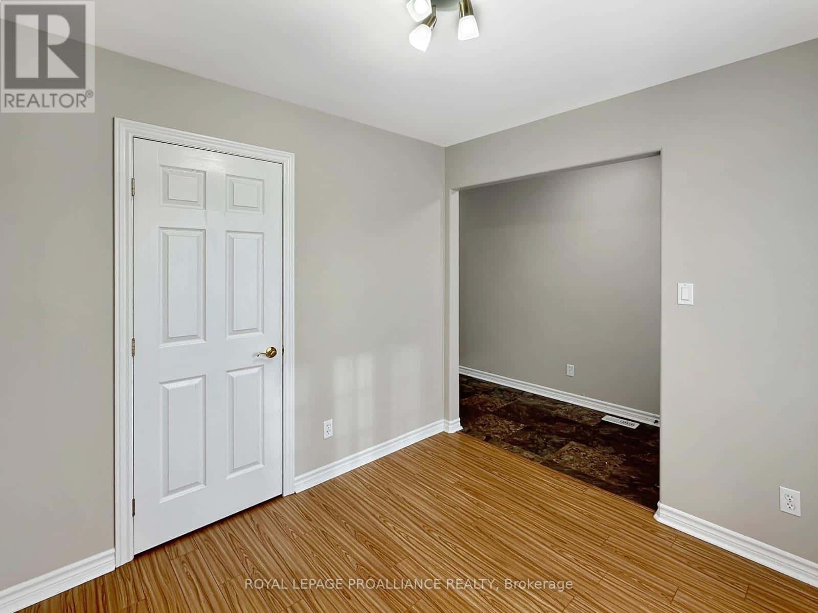 53 SARAH COURT — Belleville (Belleville Ward), Ontario - Photo 4 of 34