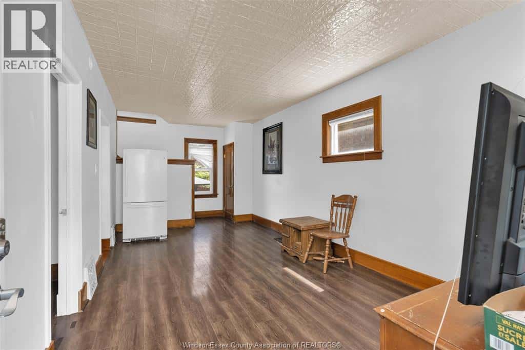 3217 LINWOOD — Windsor, Ontario - Photo 4 of 21