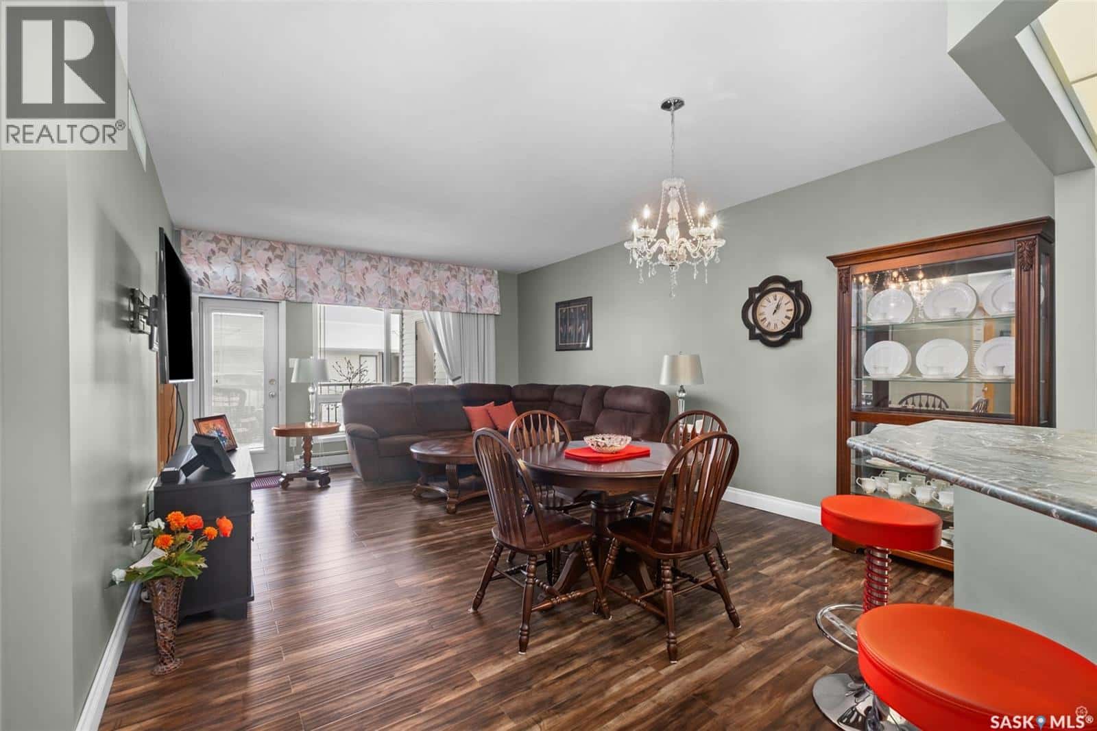 101 3590 4th AVENUE W — Prince Albert, Saskatchewan - Photo 2 of 28