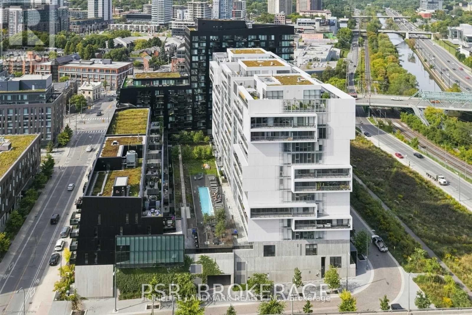 617 - 32 TROLLEY CRESCENT — Toronto (Moss Park), Ontario - Main photo