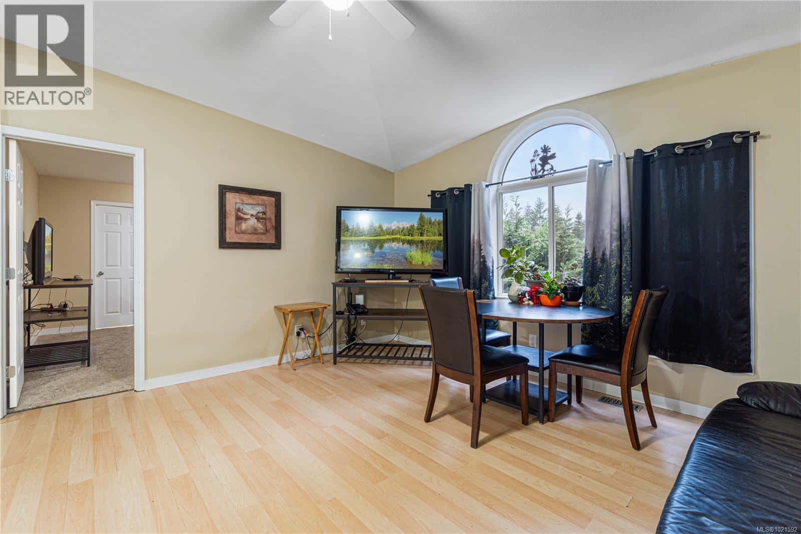 6 2100 Errington Rd — Errington, British Columbia - Photo 3 of 33