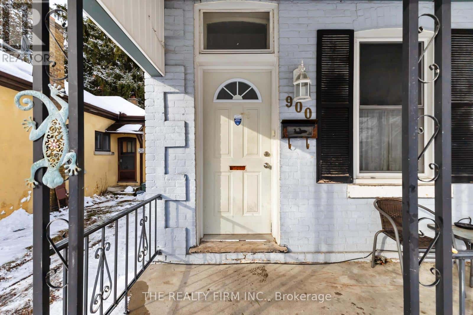 900 DUFFERIN AVENUE — London East (East G), Ontario - Photo 2 of 11