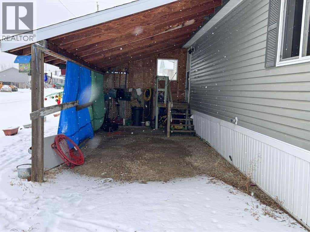 5037 50 Avenue — Edgerton, Alberta - Photo 2 of 22