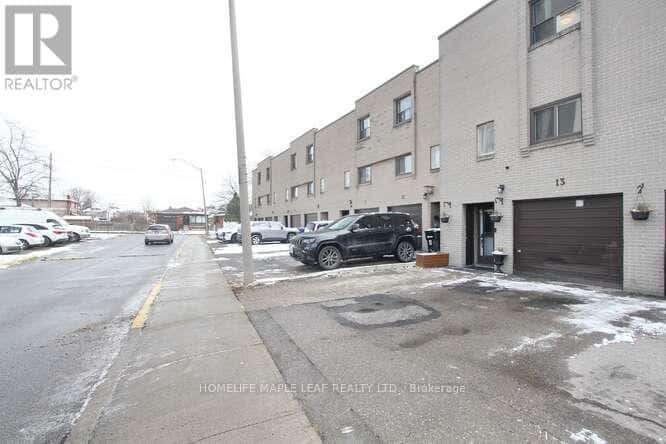 7-13 - 13 LOTHERTON PATHWAY — Toronto (Yorkdale-Glen Park), Ontario - Photo 2 of 35