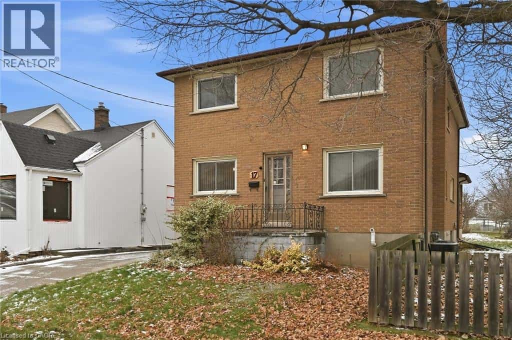 17 QUEEN Street N — Thorold, Ontario - Photo 3 of 50